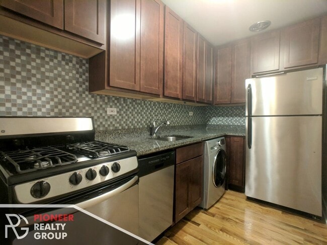 557 W Arlington Pl, Unit 3