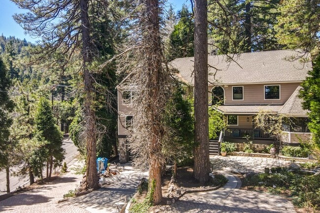 26316 CA-189 in Lake Arrowhead, CA - Building Photo - Building Photo