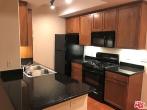 4060 Glencoe Ave in Marina Del Rey, CA - Building Photo - Building Photo