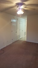 1225 Ash Ridge Dr in Clarksville, TN - Foto de edificio - Building Photo