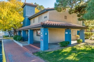 Ridge on Charleston in Las Vegas, NV - Building Photo - Building Photo