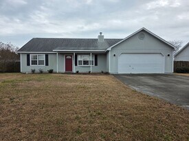 425 Dion Dr in Hubert, NC - Building Photo