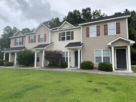 364 Hunting Green Dr in Jacksonville, NC - Building Photo