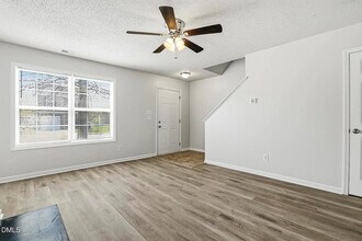 808 Woodside Park Ln in Durham, NC - Building Photo - Building Photo