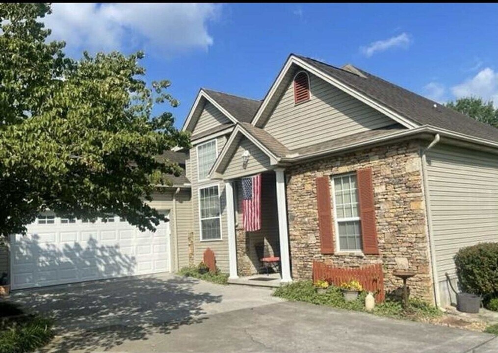 1630 Rivergate Dr in Sevierville, TN - Building Photo