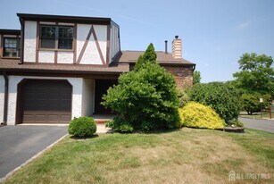 1 Wellington Ct in Sayreville, NJ - Building Photo