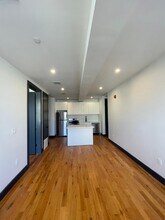 568 Communipaw Ave, Unit 202 in Jersey City, NJ - Building Photo - Building Photo