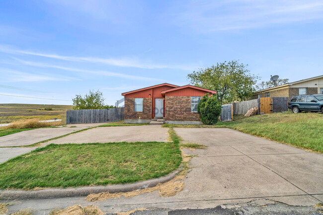 100 Clearwood Dr in Fort Worth, TX - Foto de edificio - Building Photo