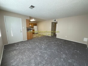 2203 N Tucker Ave in Farmington, NM - Building Photo - Building Photo