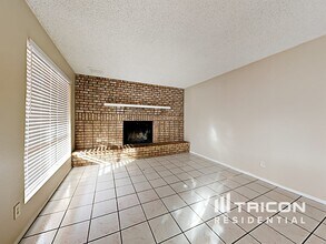 3032 N 79th Ln in Phoenix, AZ - Foto de edificio - Building Photo