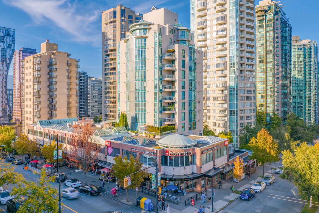 Jervis Court in Vancouver, BC - Building Photo