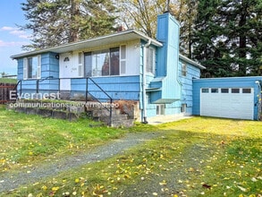 15210 8th Ave NE in Shoreline, WA - Building Photo - Building Photo