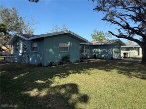 2702 SE 17th Ave in Cape Coral, FL - Building Photo - Building Photo