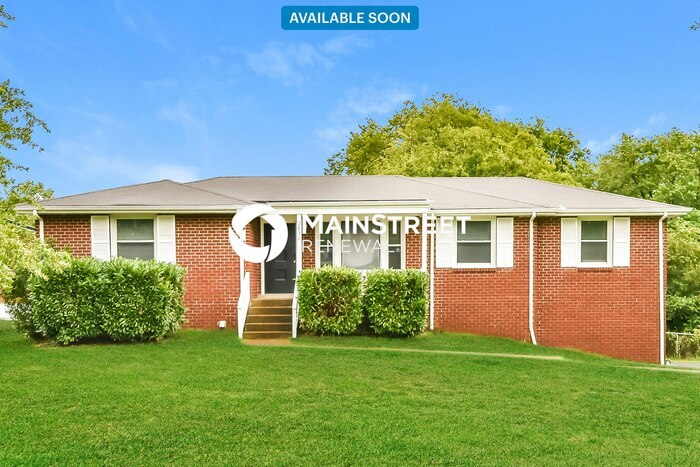 2036 Hickory Hill Ln in Nashville, TN - Building Photo