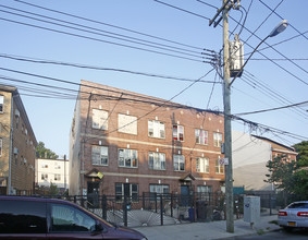 792 Logan St in Brooklyn, NY - Building Photo - Building Photo