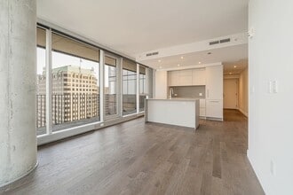 1205 Pl. Phillips in Montréal, QC - Building Photo - Building Photo