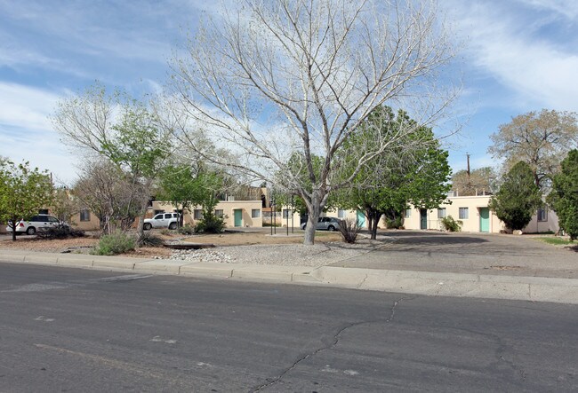 Alvarado Apartments in Albuquerque, NM - Building Photo - Building Photo