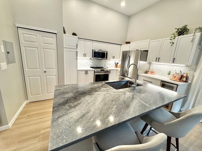 16125 Juanita Woodinville Way NE, Unit 1701 in Bothell, WA - Building Photo - Building Photo