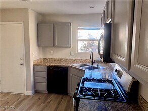 8409 Granite Peak Ct in Las Vegas, NV - Building Photo - Building Photo