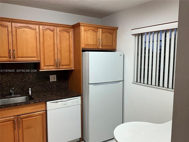 100 Berkley Rd in Hollywood, FL - Building Photo - Building Photo