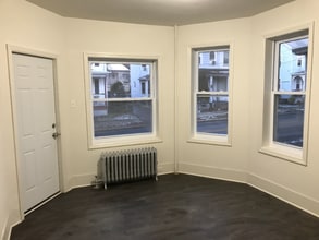114 Monmouth St in Hightstown, NJ - Building Photo - Building Photo
