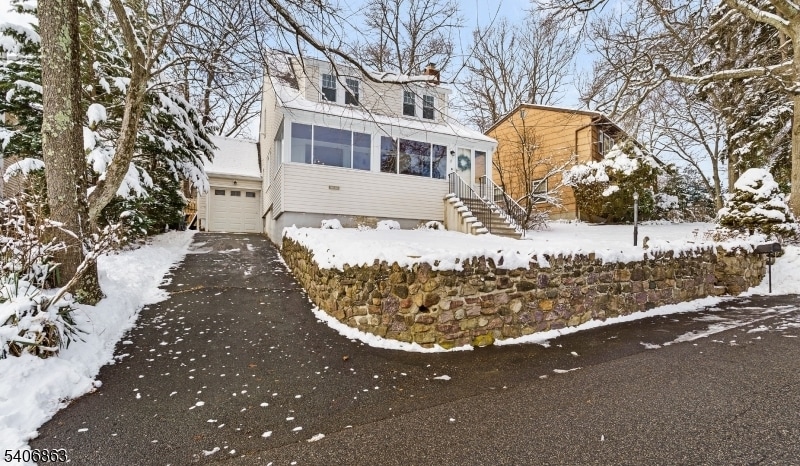 11 Longview Trail E in Denville, NJ - Building Photo