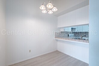 5905 Auburn Oaks Dr in Bakersfield, CA - Building Photo - Building Photo