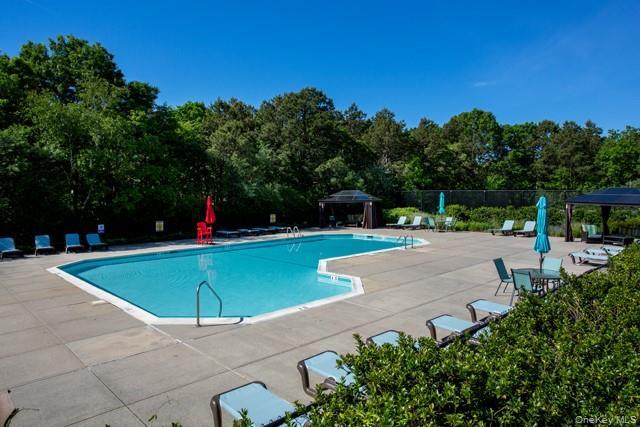 1000 Saddle Rock Rd in Holbrook, NY - Building Photo - Building Photo