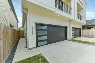 3032 Gray St in Houston, TX - Building Photo - Building Photo