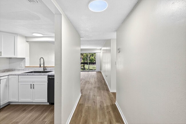 6308 Newtown Cir in Tampa, FL - Building Photo - Building Photo
