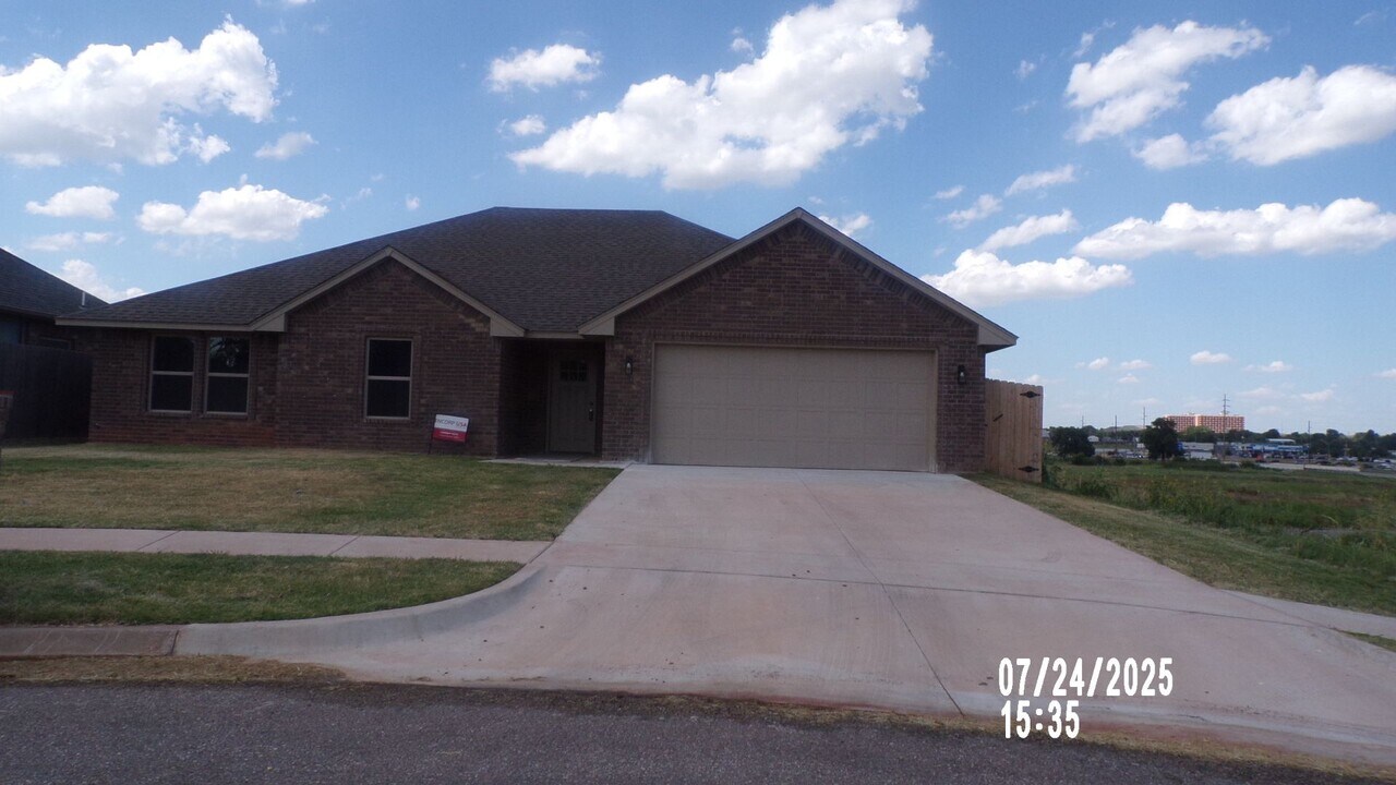 4001 SW Jefferson Ave in Lawton, OK - Foto de edificio