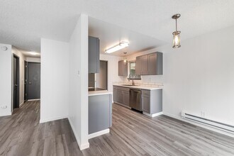 2016 N Cambrian Ave in Bremerton, WA - Building Photo - Building Photo