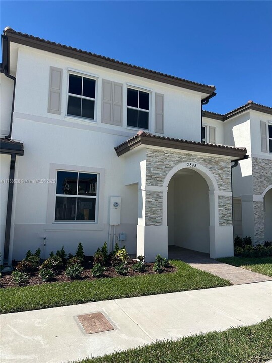 2848 SE 26th Ter in Homestead, FL - Foto de edificio