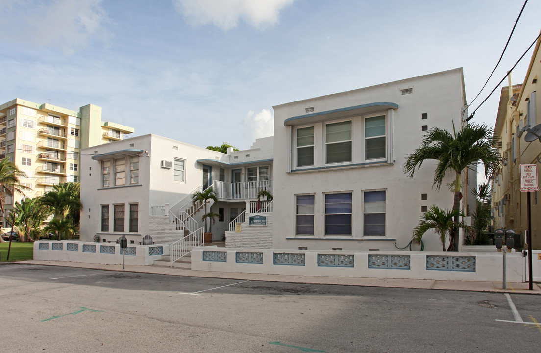 Whitehouse in Hollywood, FL - Foto de edificio