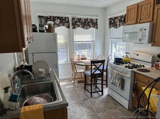 92 Nichols Ave, Unit A in Watertown, MA - Building Photo - Building Photo