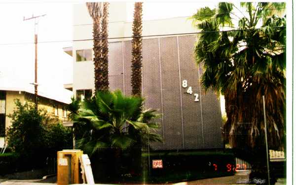 842 Palm Ave in West Hollywood, CA - Building Photo