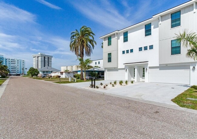 140 174th Ave E in Redington Shores, FL - Building Photo - Building Photo