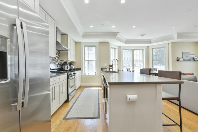 264 Athens St in Boston, MA - Building Photo - Building Photo