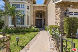 6003 County Oak Rd in Los Angeles, CA - Building Photo - Building Photo