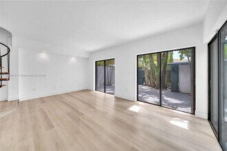 2745 SW 32nd Ave in Miami, FL - Building Photo - Building Photo