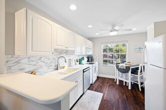 541 Windsor Sq in Naples, FL - Building Photo - Building Photo