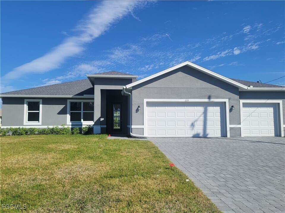 229 SW 14th Pl in Cape Coral, FL - Building Photo