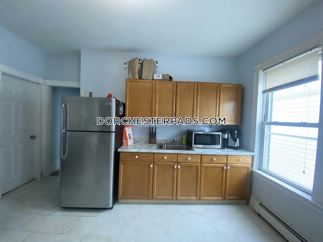 61 Crescent Ave in Boston, MA - Building Photo - Building Photo