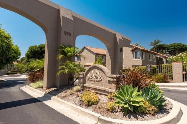 930 Via Mil Cumbres, Unit Villas Condo in Solana Beach, CA - Building Photo - Building Photo