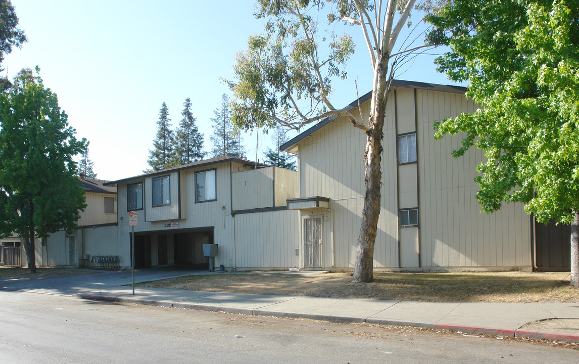 220 Bendorf Dr in San Jose, CA - Building Photo