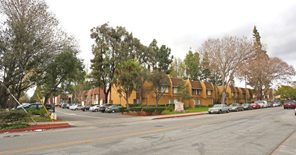 San Jose Garden Apartments in San Jose, CA - Building Photo - Building Photo