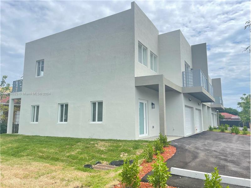 116 NW 10th St-Unit -C in Hallandale Beach, FL - Building Photo