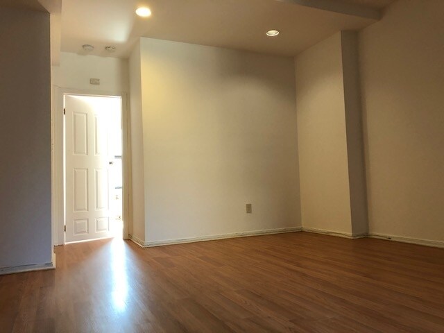 50 Glenwood Ave-Unit -502 in Jersey City, NJ - Building Photo - Building Photo