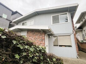 633 W Emerson St in Seattle, WA - Building Photo