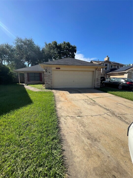 11014 Landsbury Cir in Houston, TX - Building Photo